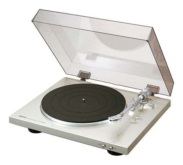 DP-300F Audio-Plattenspieler mit Riemenantrieb  (Schwarz, Silber) 