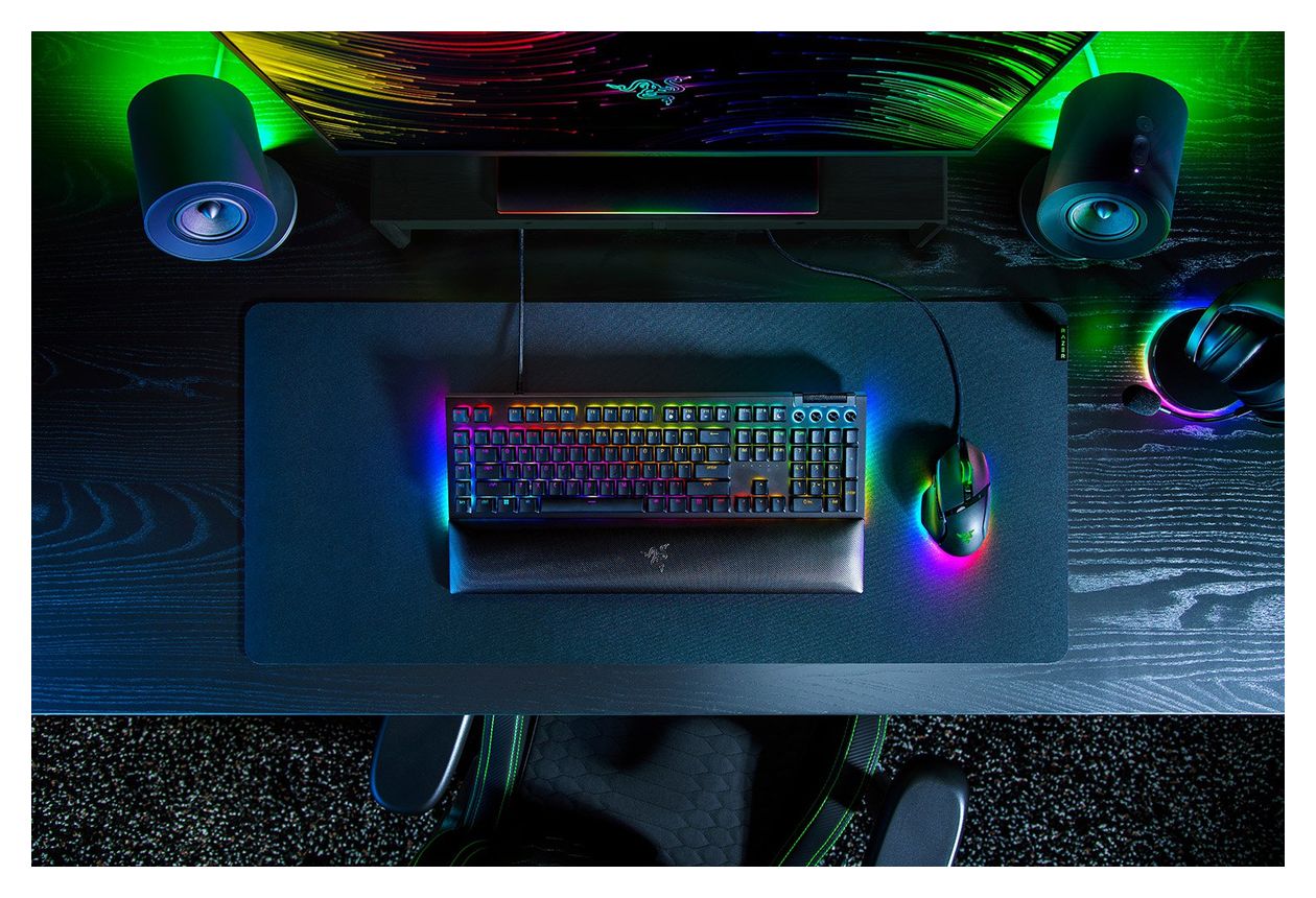BlackWidow V4 RGB-LED Gaming Tastatur (Schwarz) 