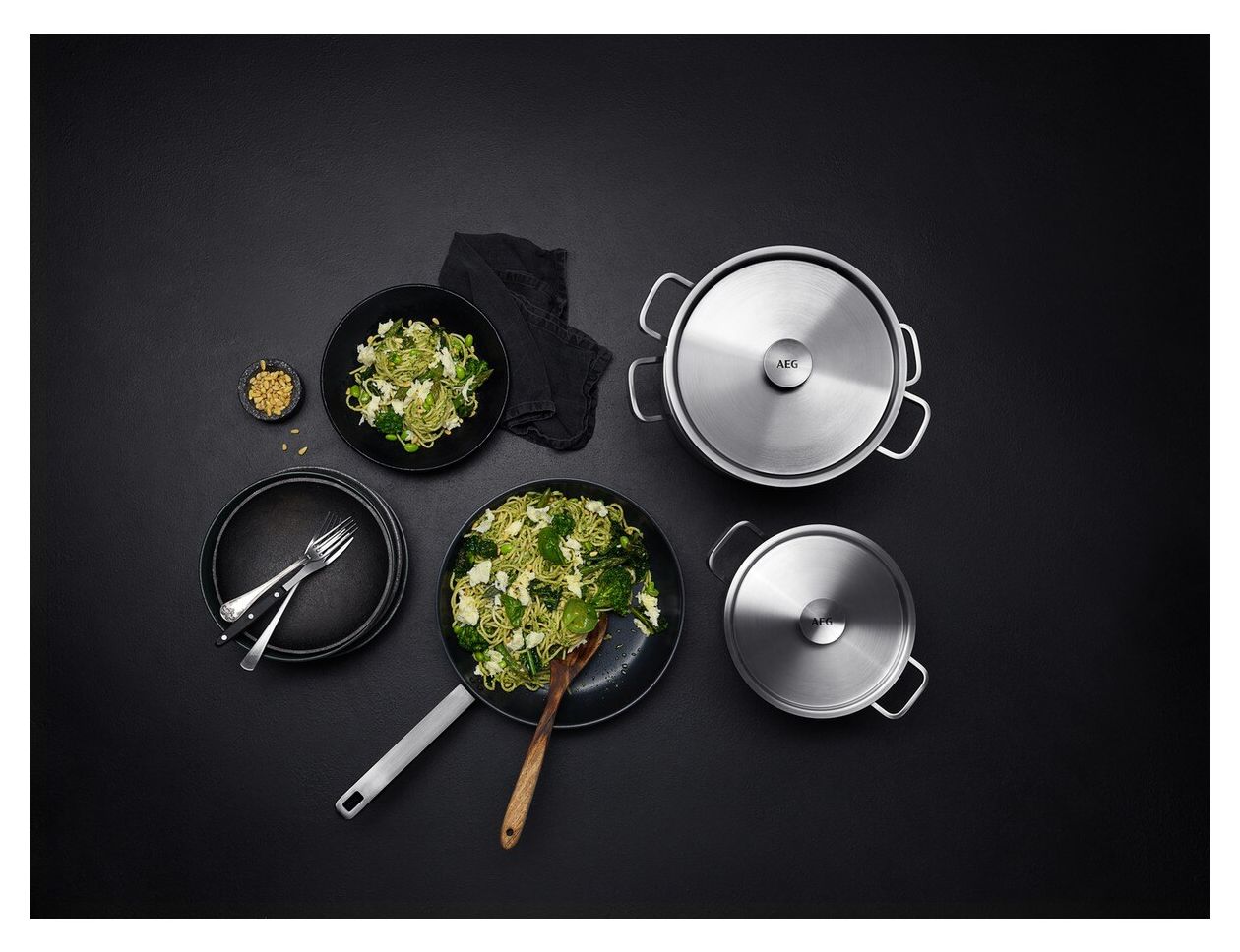 A4SS Kochgeschirr-Set aus Fettpfanne 28 cm + 2 Töpfen 20 cm und 24 cm + Edelstahlsieb  (Schwarz, Edelstahl) 