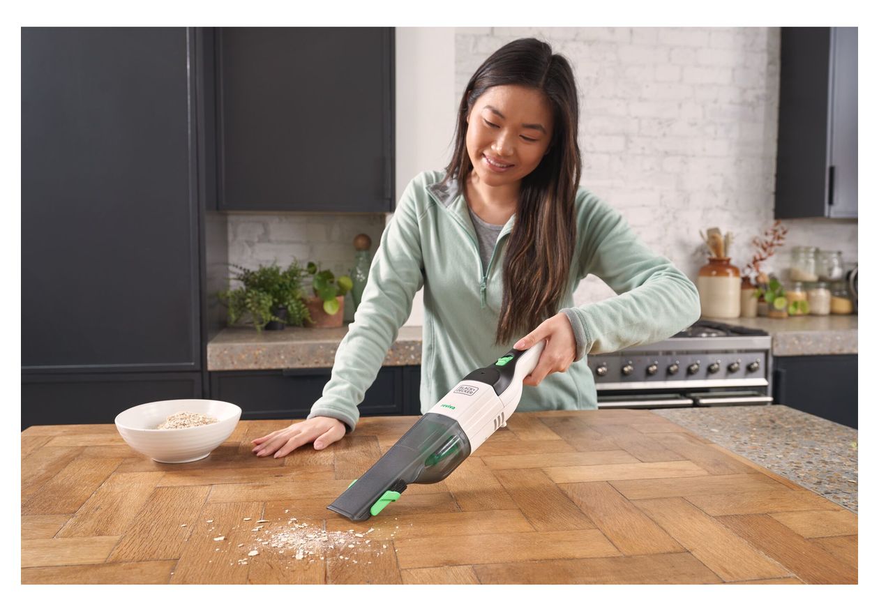 REVHV8C Handstaubsauger Beutellos bis 10 min Laufzeit 7,2 V  (Schwarz, Weiß) 