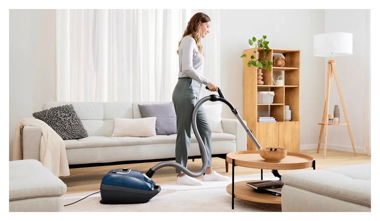 Serie 8 BGL8XPER Bodenstaubsauger mit Staubbeutel 700 W Allergie-Filter  (Schwarz, Blau) 