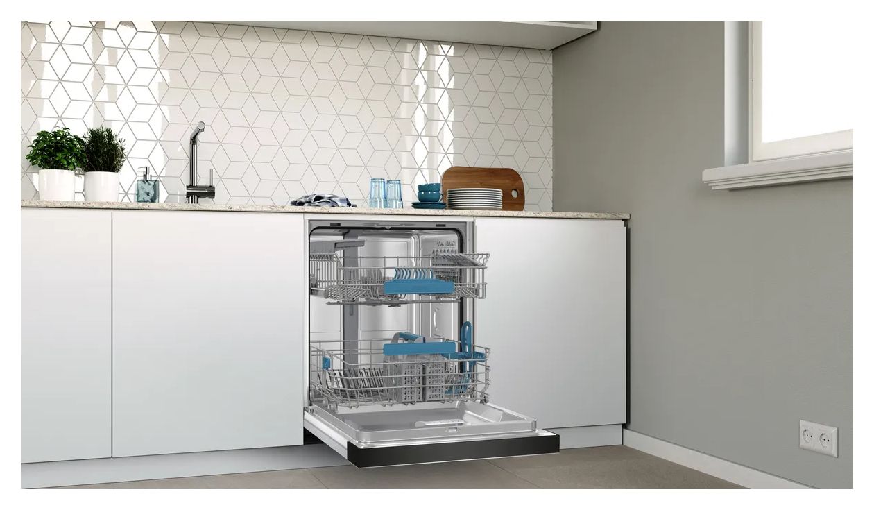 CG6US01HBD 60 cm Geschirrspüler unterbaufähig Sehr leise 13 Maßgedecke aquaStop Funktion Wärmetauscher 