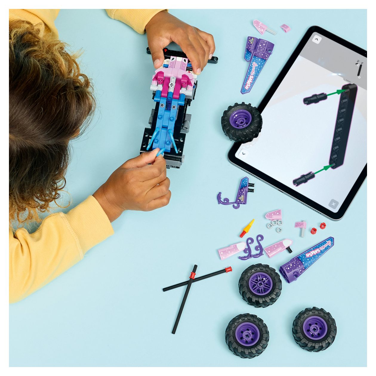 Monster Jam™ Sparkle Smash™ mit Rückziehmotor 