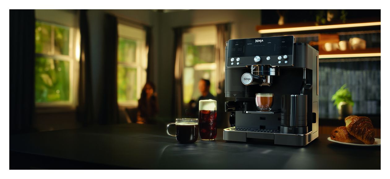 ES601EU Siebträger Kaffeemaschine 1650 W  (Schwarz, Edelstahl) 