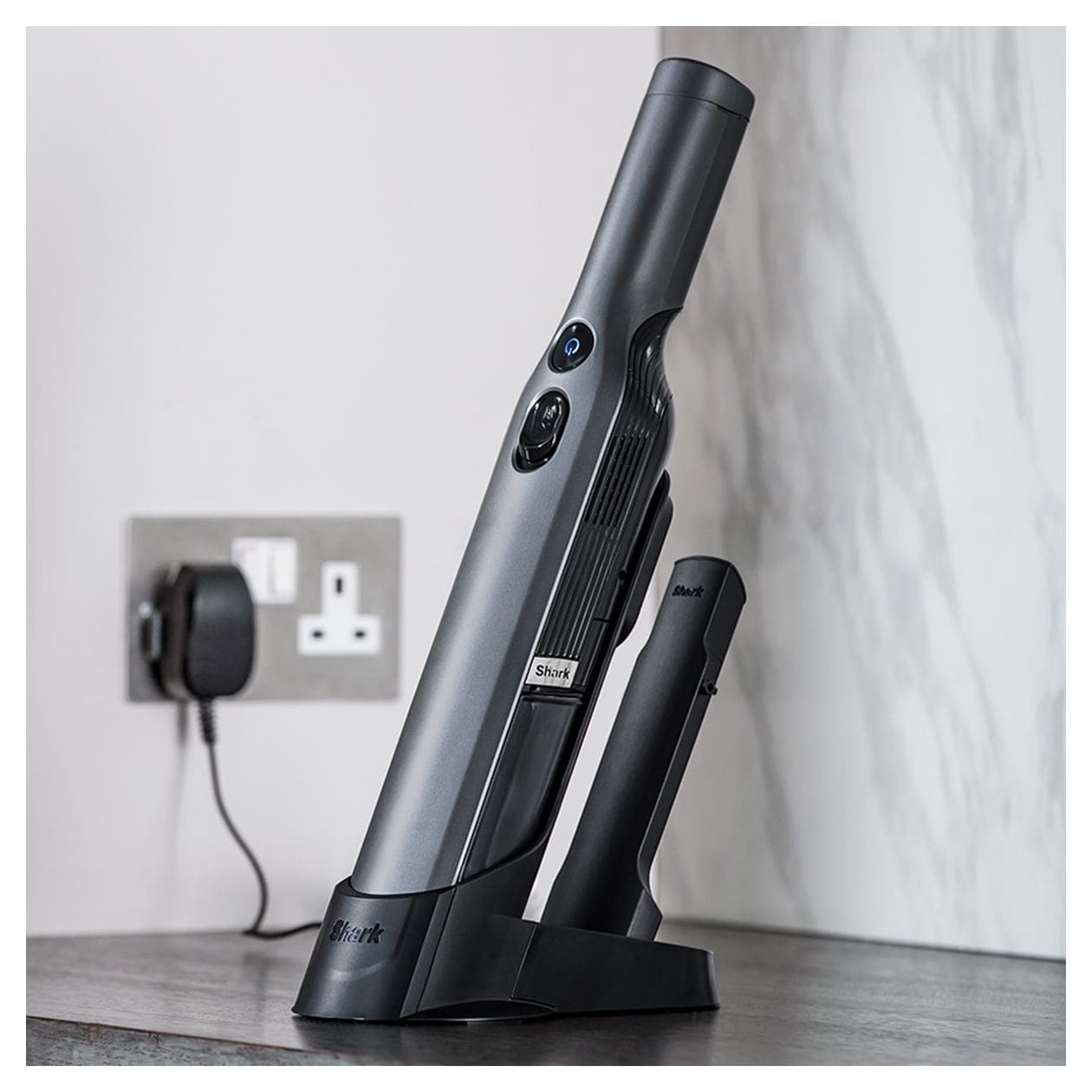WV200EU Handstaubsauger Beutellos bis 5 min Laufzeit 12 V HEPA  (Silber) 