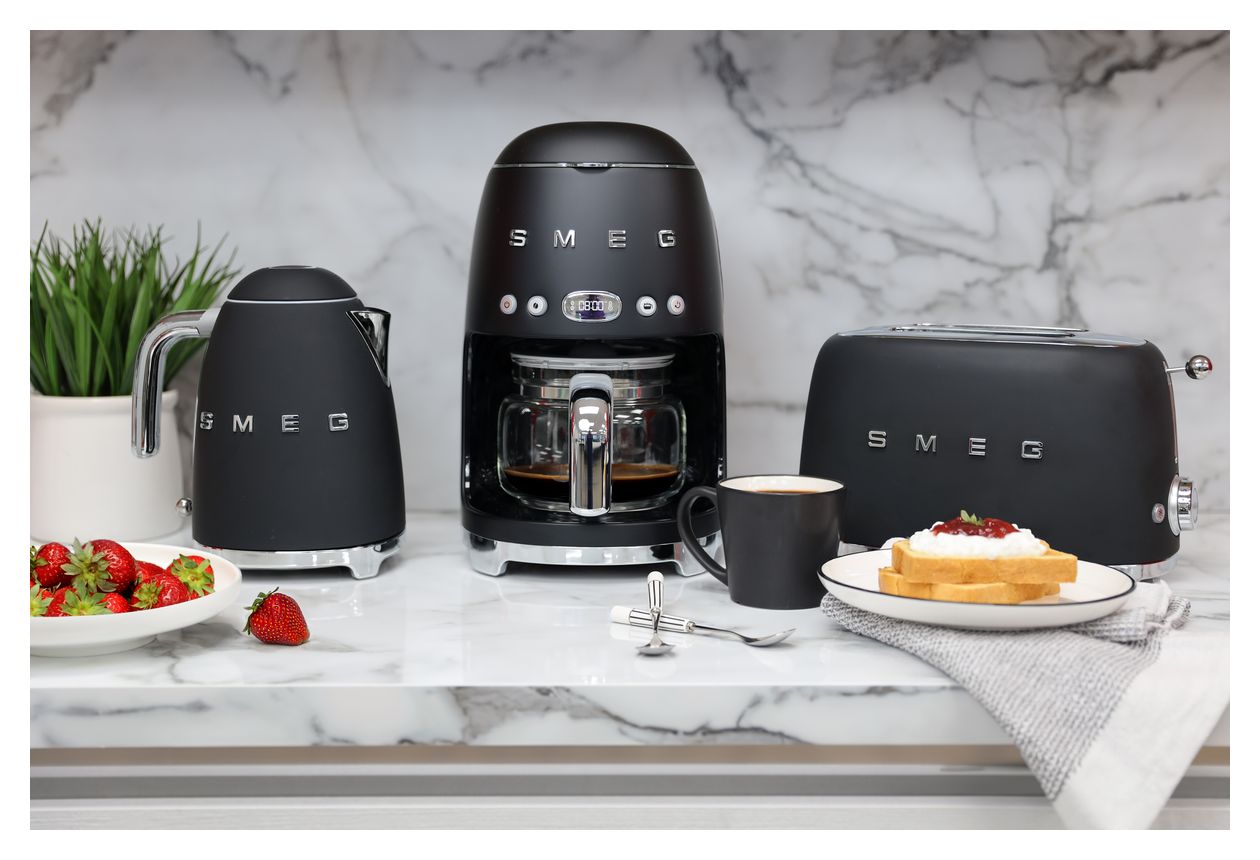 DCF02BLMEU 10 Tassen Filterkaffeemaschine 1,4 l  (Schwarz) 