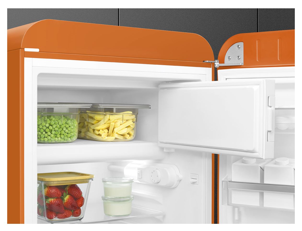 FAB10ROR5 122 l / 105 l Kühlschrank freistehend EEK: E 142 kWh Jahr  (Orange) 