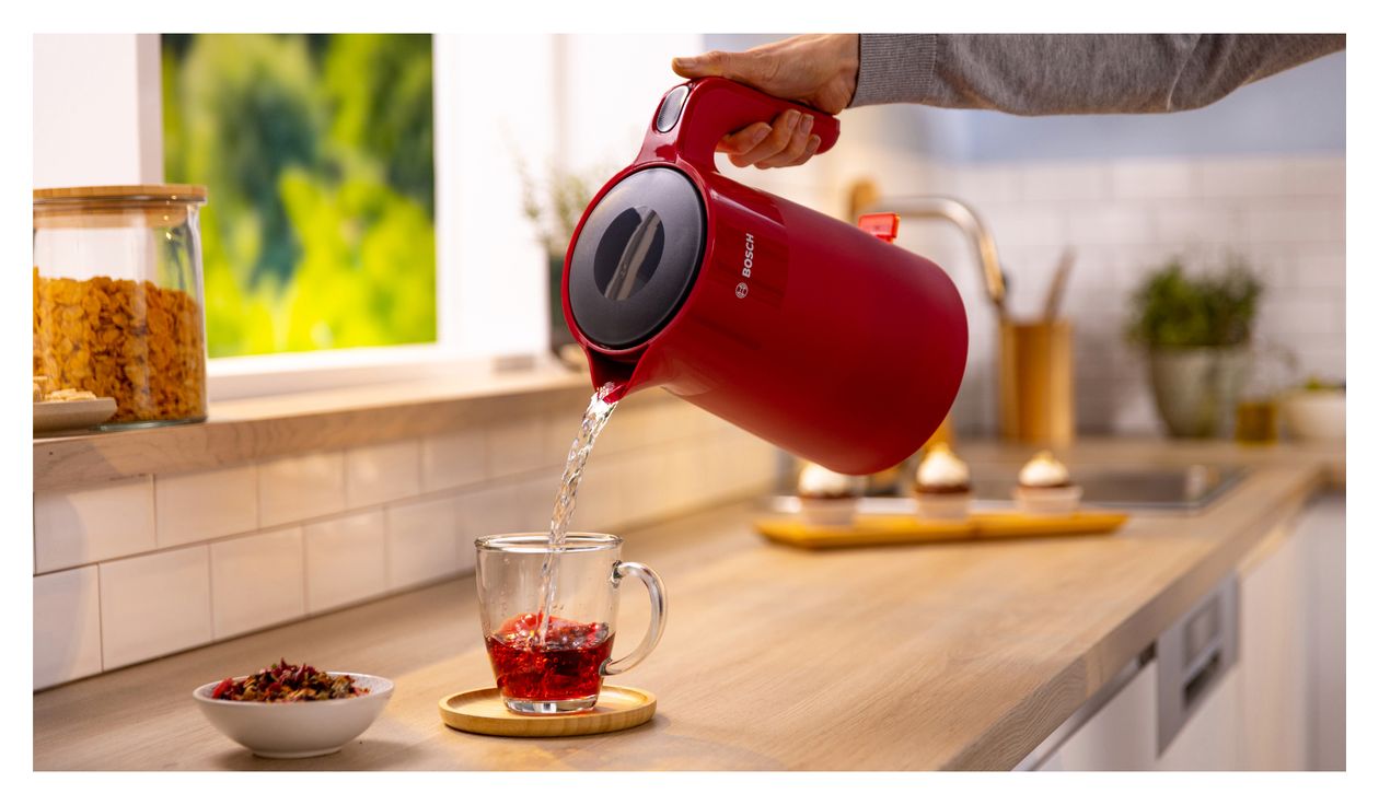 TWK2M164 MyMoment 1,7 l Wasserkocher 2400 W  (Schwarz, Grau, Rot) 