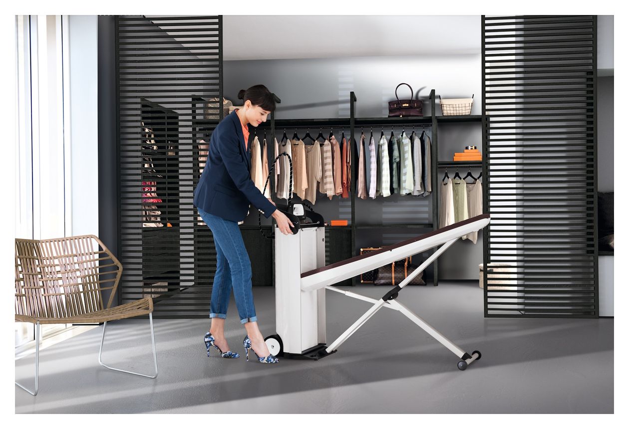 B4847 FashionMaster Dampfbügelstation 100 g/min (Anthrazit, Blackberry, Weiß) 