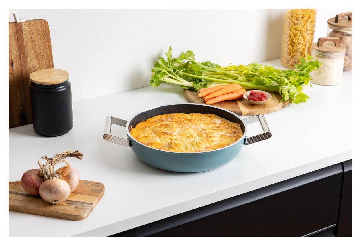 DPF2812EGM Schmorpfanne 50's Style 28 cm Keramik beschichtet für alle Herdplatten und Backöfen bis 250° mit Glas-Deckel 