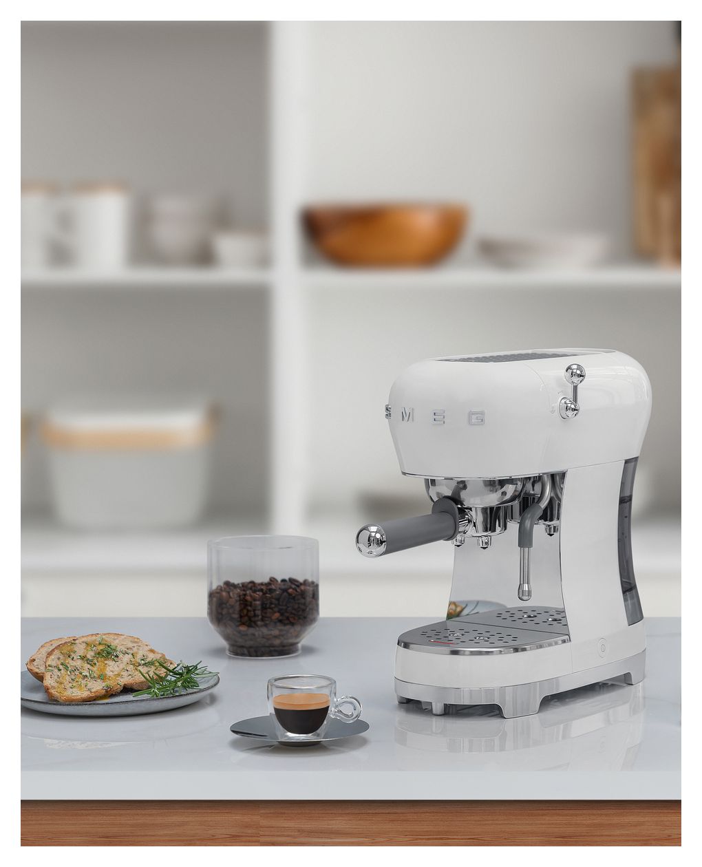 ECF02WHEU Siebträger Kaffeemaschine 15 bar 1350 W  (Weiß) 