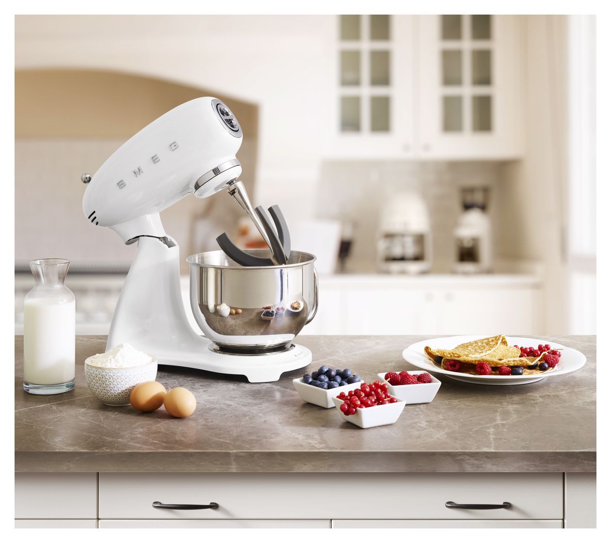 SMF03WHEU 800 W Küchenmaschine 4,8 l  (Weiß) 