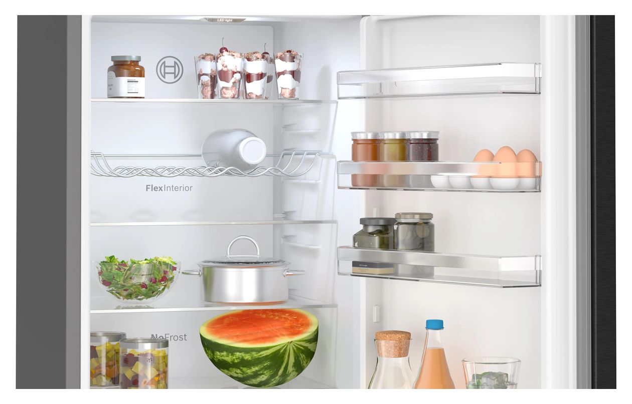 Serie 4 KGN39VXAT 260 l / 103 l Kühl-Gefrierkombi freistehend NoFrost 104 kWh Jahr  (Schwarz) 