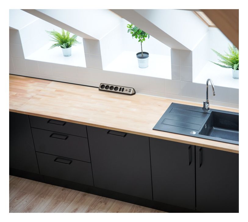 estilo Ecksteckdosenleiste 6-fach 2 m  (Schwarz/Silber) 