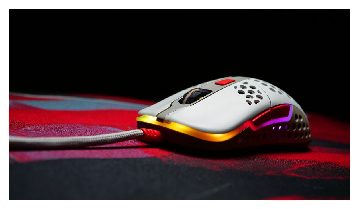 M42 RGB 16000 DPI Gaming Maus Optisch  (Mehrfarbig) 