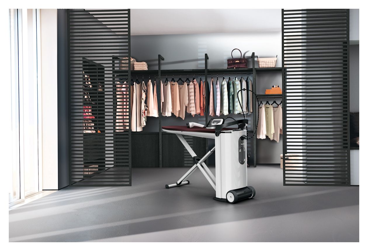 B4847 FashionMaster Dampfbügelstation 100 g/min (Anthrazit, Blackberry, Weiß) 