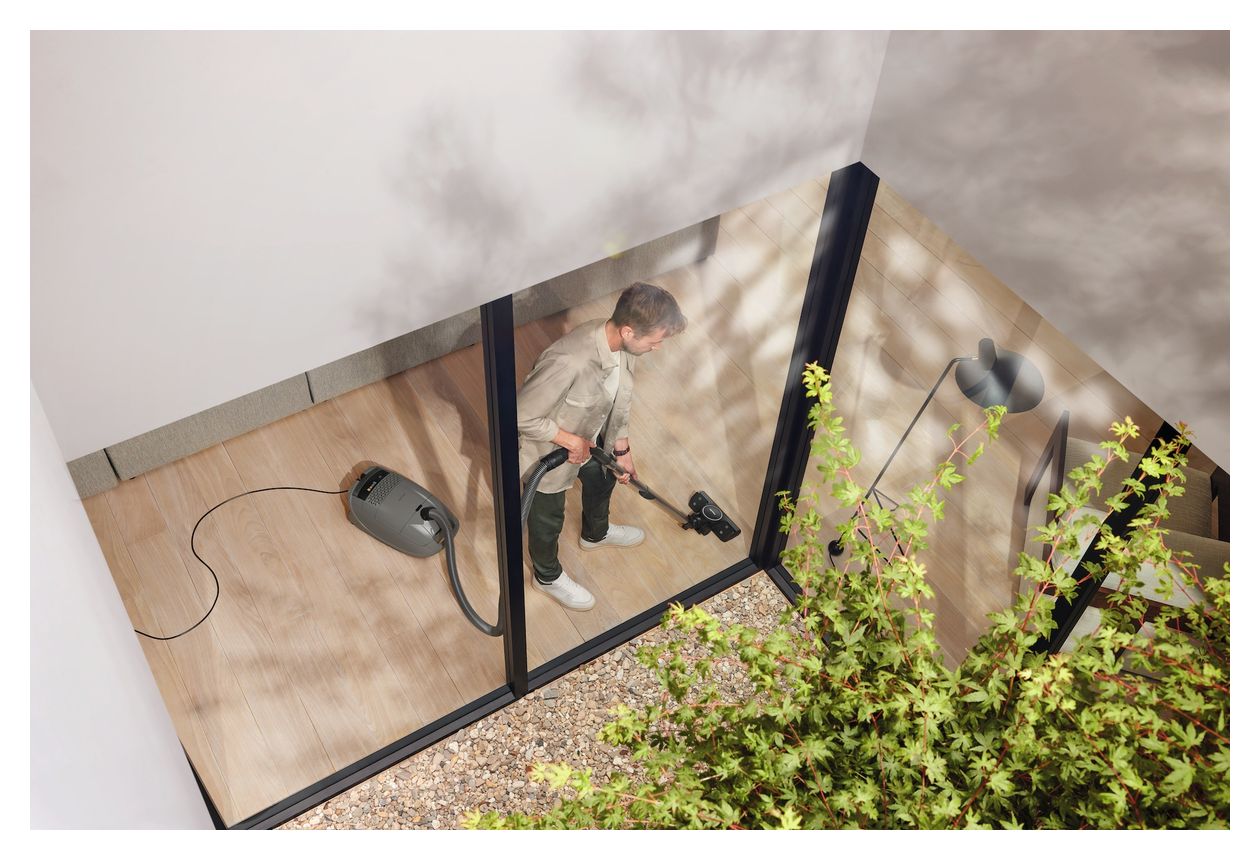 Guard M1 Silence Bodenstaubsauger mit Staubbeutel 550 W Miele Silence AirClean  (Schwarz, Grau) 