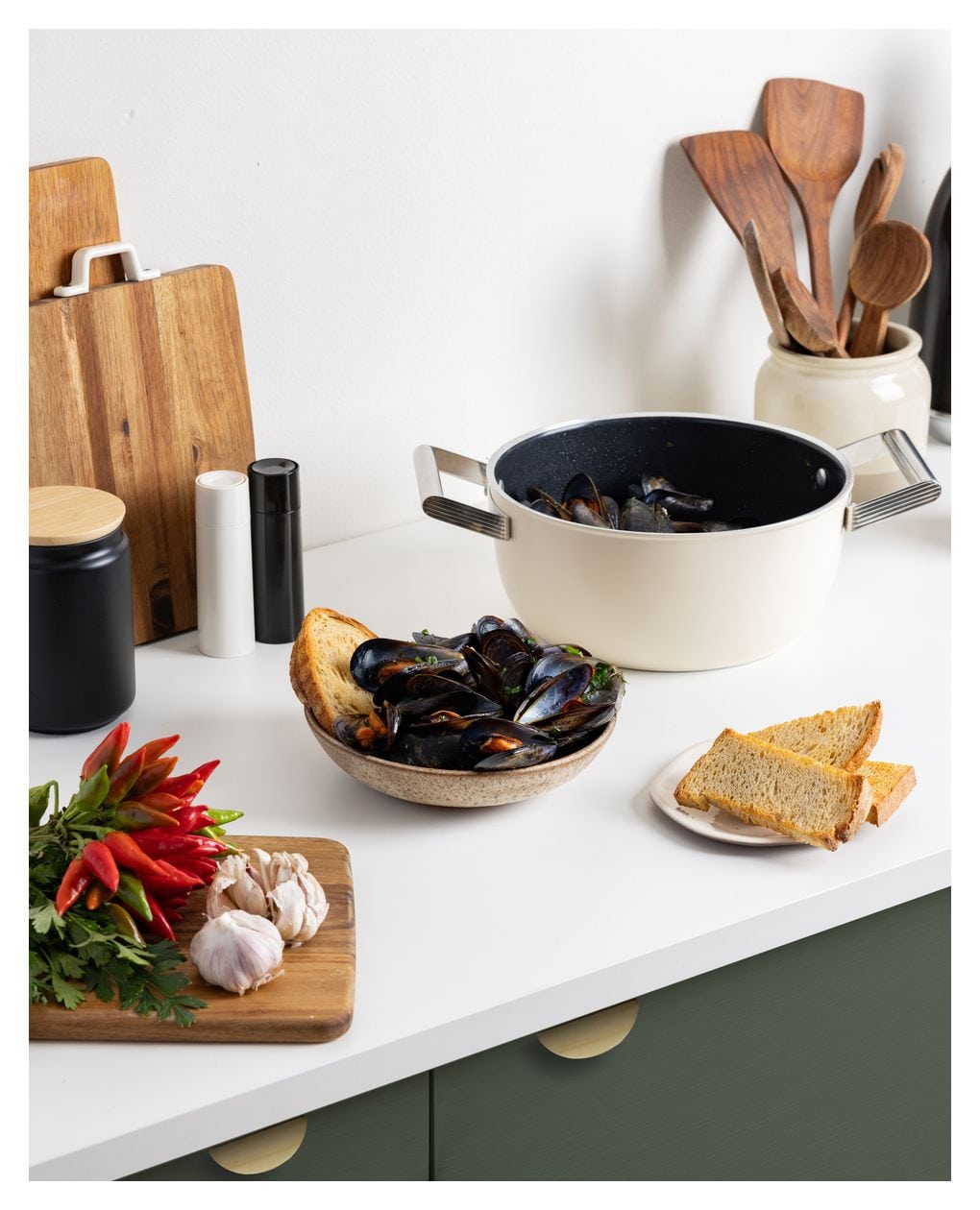 CSF2412CRM Schmortopf 50's Style 24 cm Keramik beschichtet  für alle Herdplatten und Backöfen bis 250° mit Glas-Deckel 