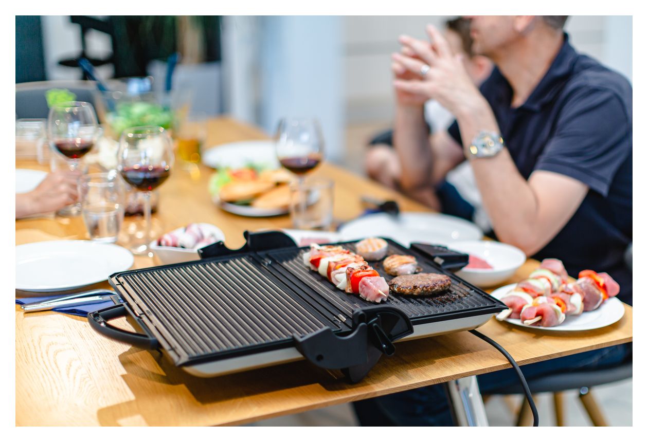 PG 4.4 Kontaktgrill 2000 W mit 370 x 230 mm Fläche  (Schwarz, Champagner) 