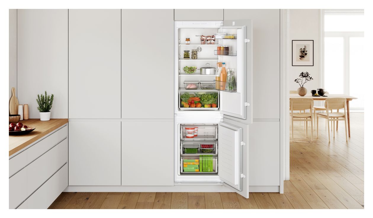 Serie 2 KIN86NSE0 184 l / 76 l 177,5 cm Einbau Kühl-/Gefrierkombination 234 kWh NoFrost 