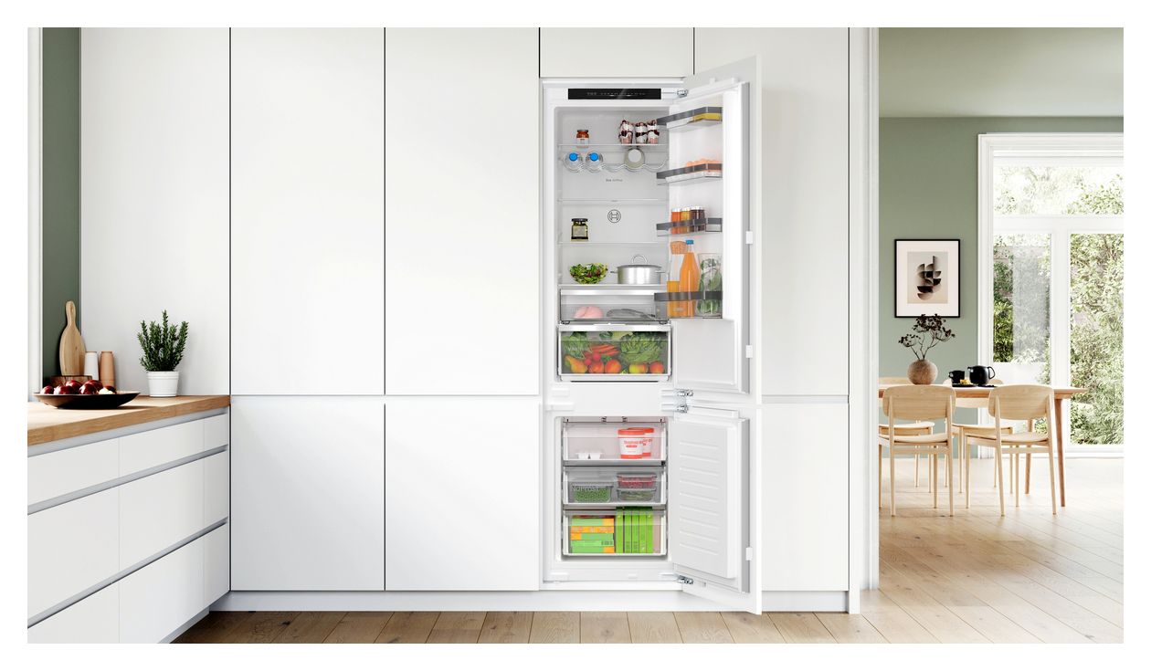 Serie 4 KIN96VFD0 215 l / 75 l 194 cm Einbau Kühl-/Gefrierkombination 184 kWh NoFrost 