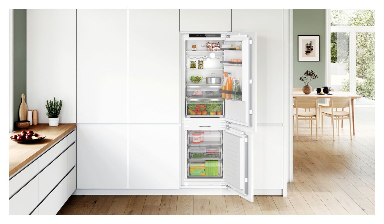 Serie 6 KIN86ADC0 184 l / 76 l 177,5 cm Einbau Kühl-/Gefrierkombination 150 kWh NoFrost 