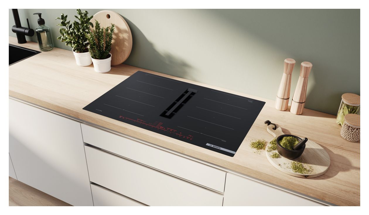 Serie 8 PXX82BD56E autarkes 80 cm Induktionskochfeld 4 Kochzonen mit integriertem Dunstabzug 