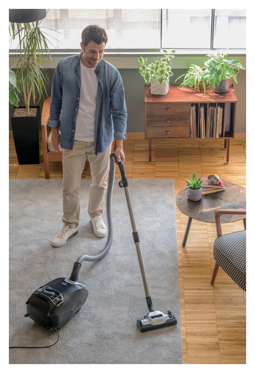 HE720PET Bodenstaubsauger mit Staubbeutel 850 W EPA  (Schwarz) 