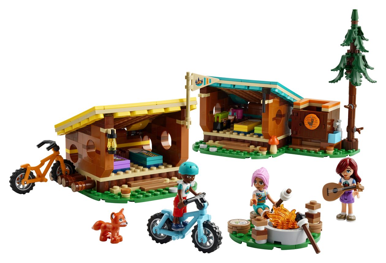 Gemütliche Hütten im Abenteuercamp 