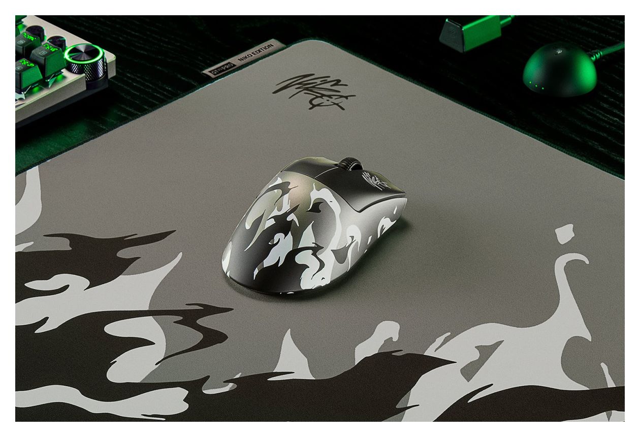 DeathAdder V4 Pro 