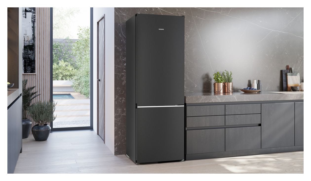 iQ500 KG49N4XAF 311 l / 129 l Kühl-Gefrierkombi freistehend NoFrost 122 kWh Jahr  (Schwarz) 