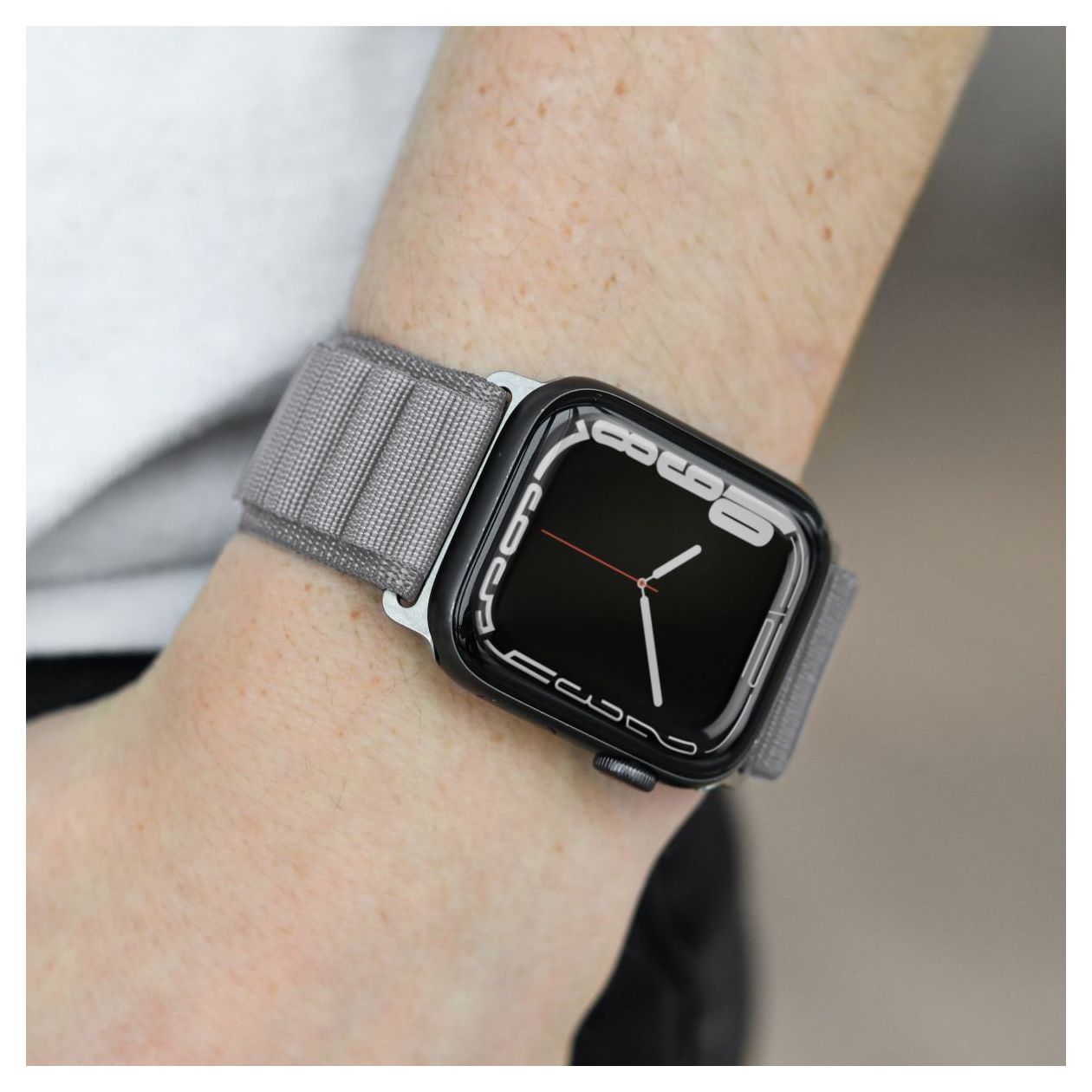 Action Loop Armband Apple Watch 42 mm / 44 mm / 45 mm / 49 mm  (Hellgrau) 