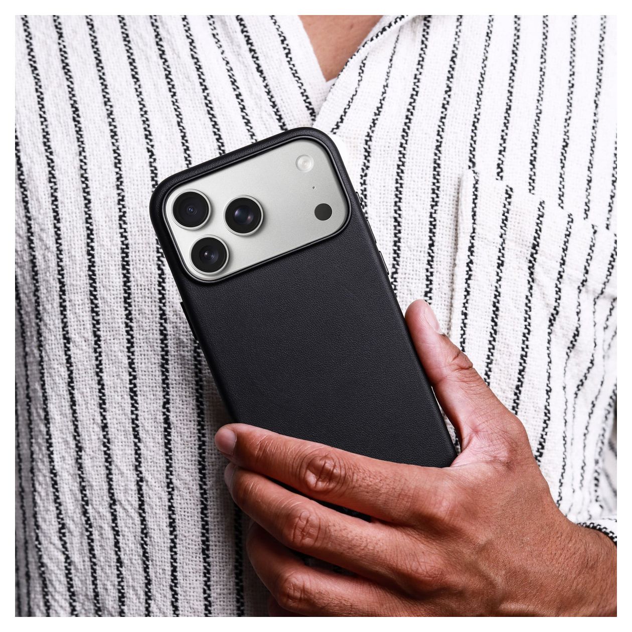 Like Leather Case Cover für Apple iPhone 17 Pro Max  (Schwarz) 