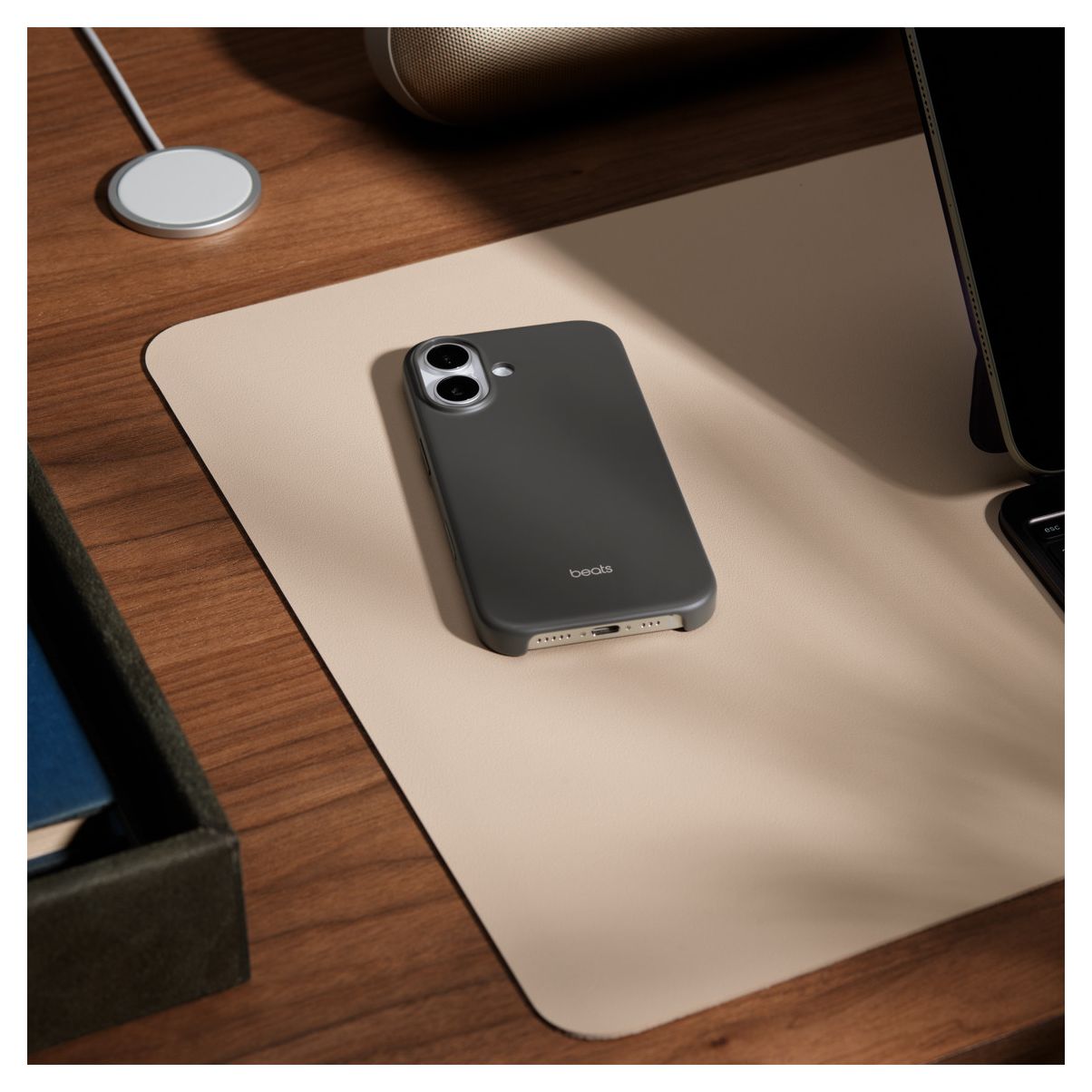 Beats Case mit MagSafe Cover für Apple iPhone 17  (Granit, Grau) 