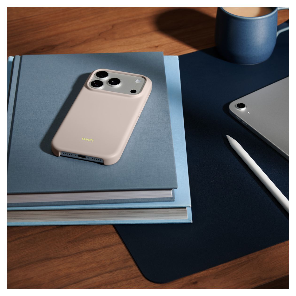 Beats Case mit MagSafe Cover für Apple iPhone 17 Pro  (Limette, Steinfarbe) 