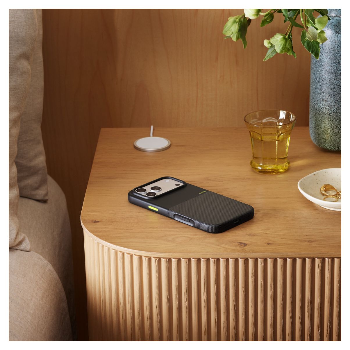 Beats Rugged Case mit MagSafe Cover für Apple iPhone 17 Pro Max  (Schwarz) 