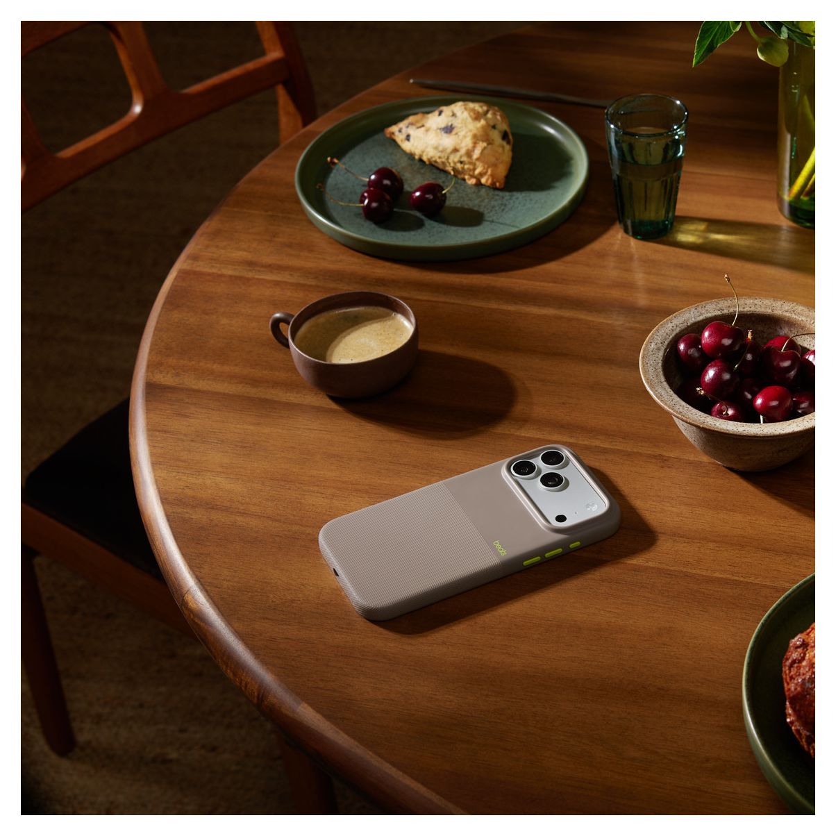 Beats Rugged Case mit MagSafe Cover für Apple iPhone 17 Pro Max  (Grau) 