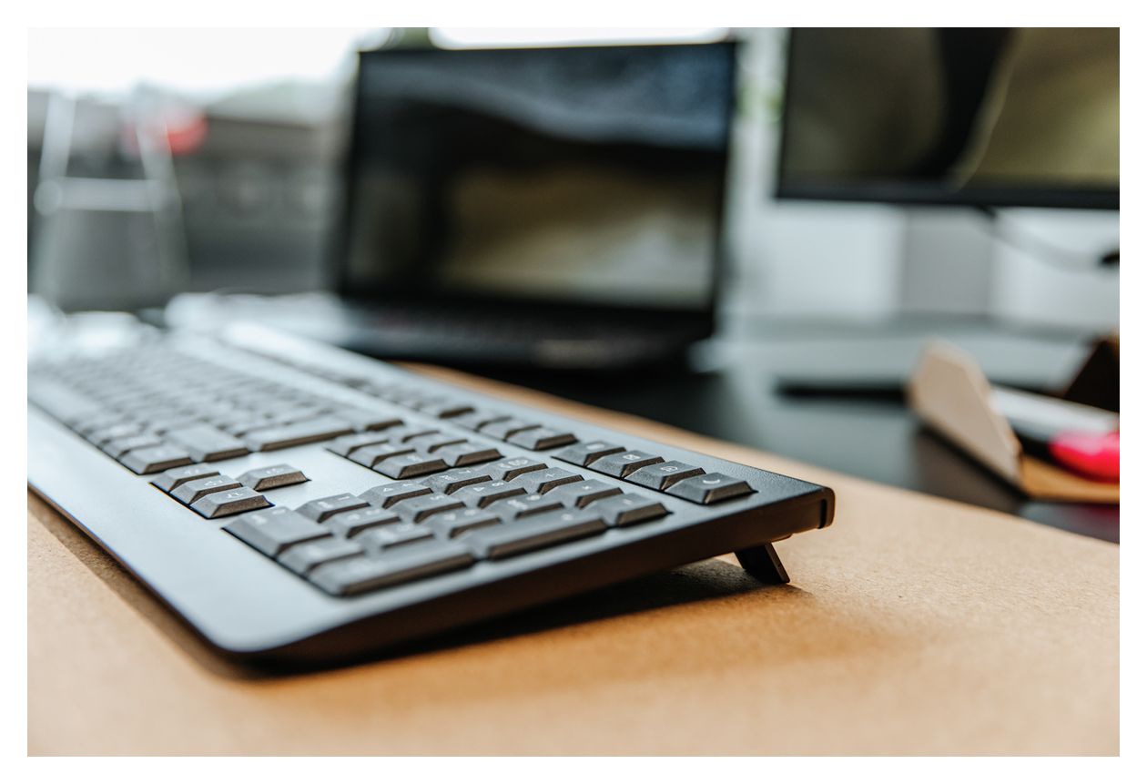 KW3000 Universal Tastatur RF Wireless 2.4 -2.4835 GHz  (Schwarz) 