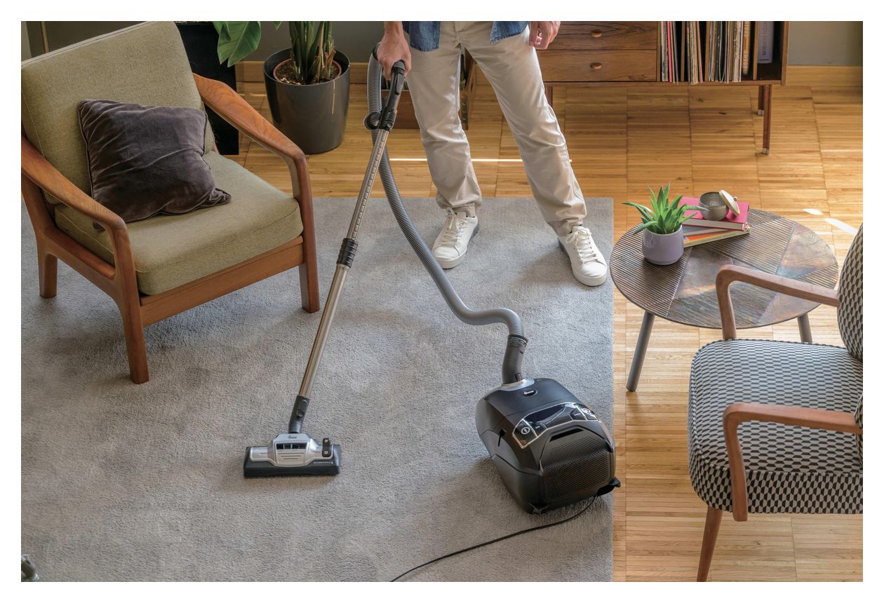 HE720PET Bodenstaubsauger mit Staubbeutel 850 W EPA  (Schwarz) 