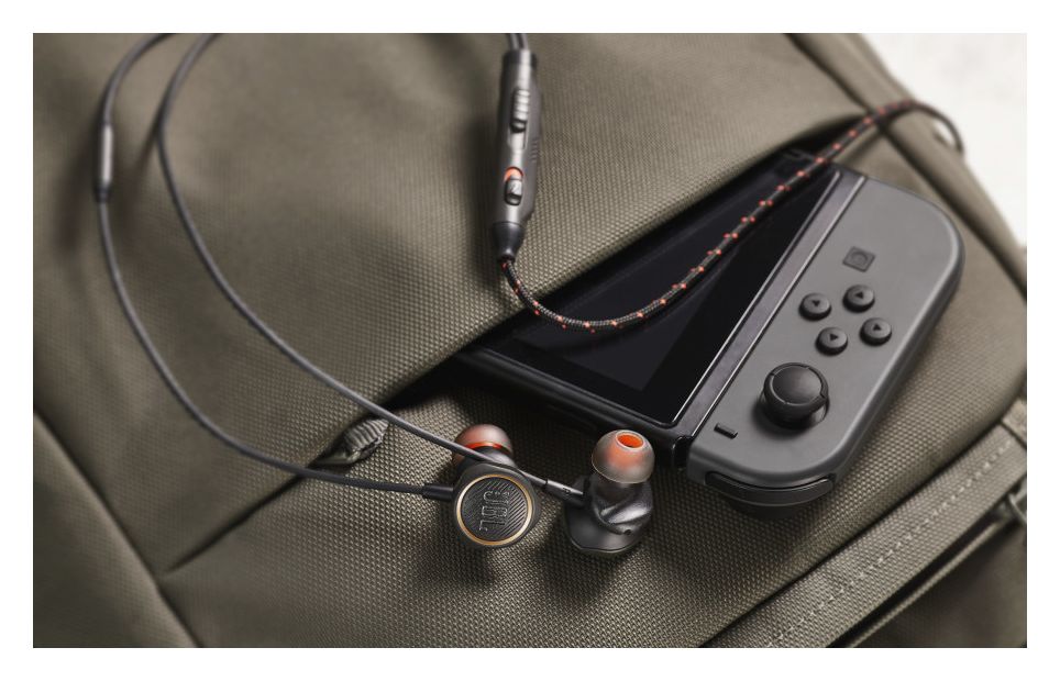 Quantum 50 In-Ear Bluetooth Kopfhörer Kabelgebunden  (Schwarz) 