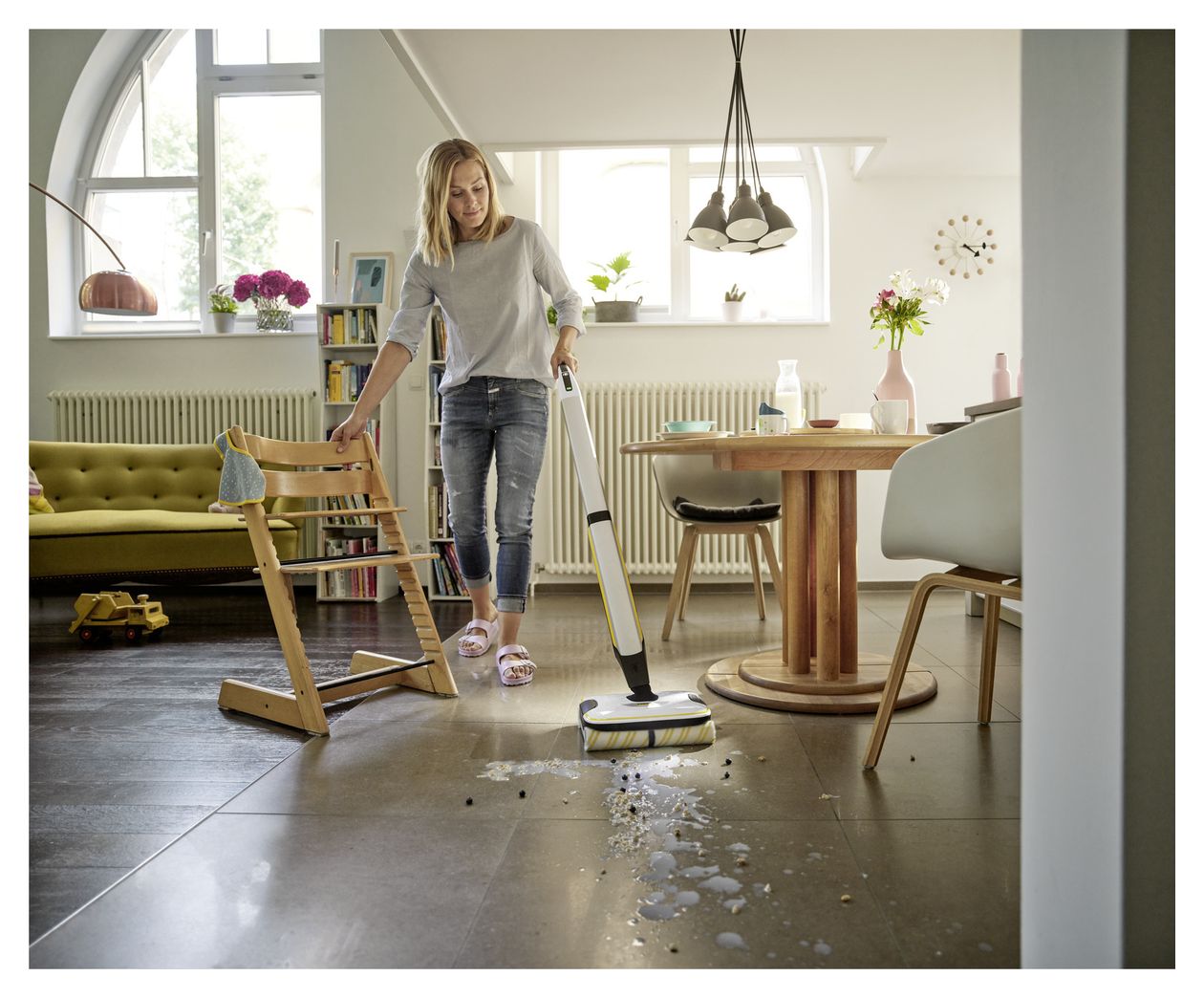 FC7 Cordless Naß-/Trockensauger bis 45 min Laufzeit 2,85 Ah bis 0,2 l Schmutzwasser Beutellos 