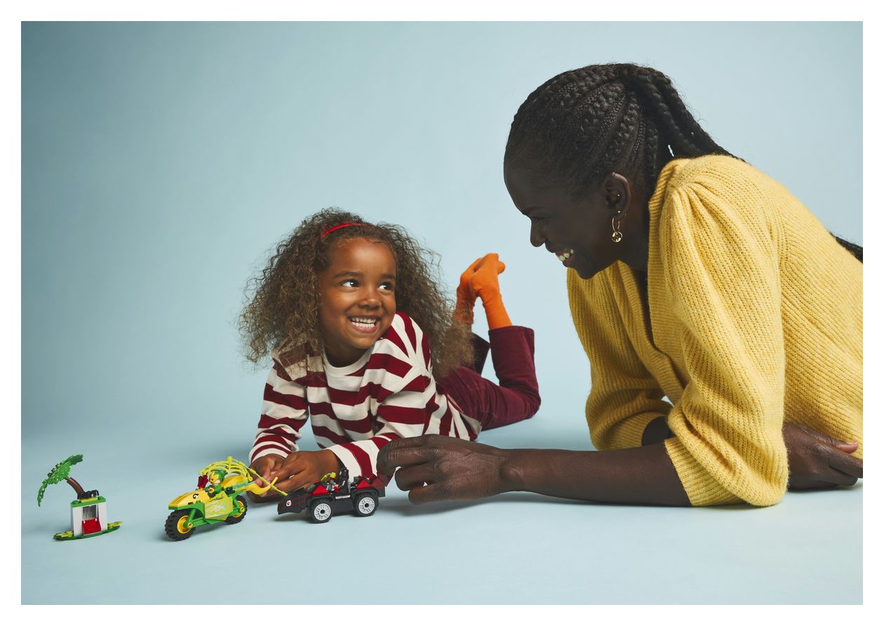 Actionspaß mit Spin und Electro in ihren Dino-Flitzern 