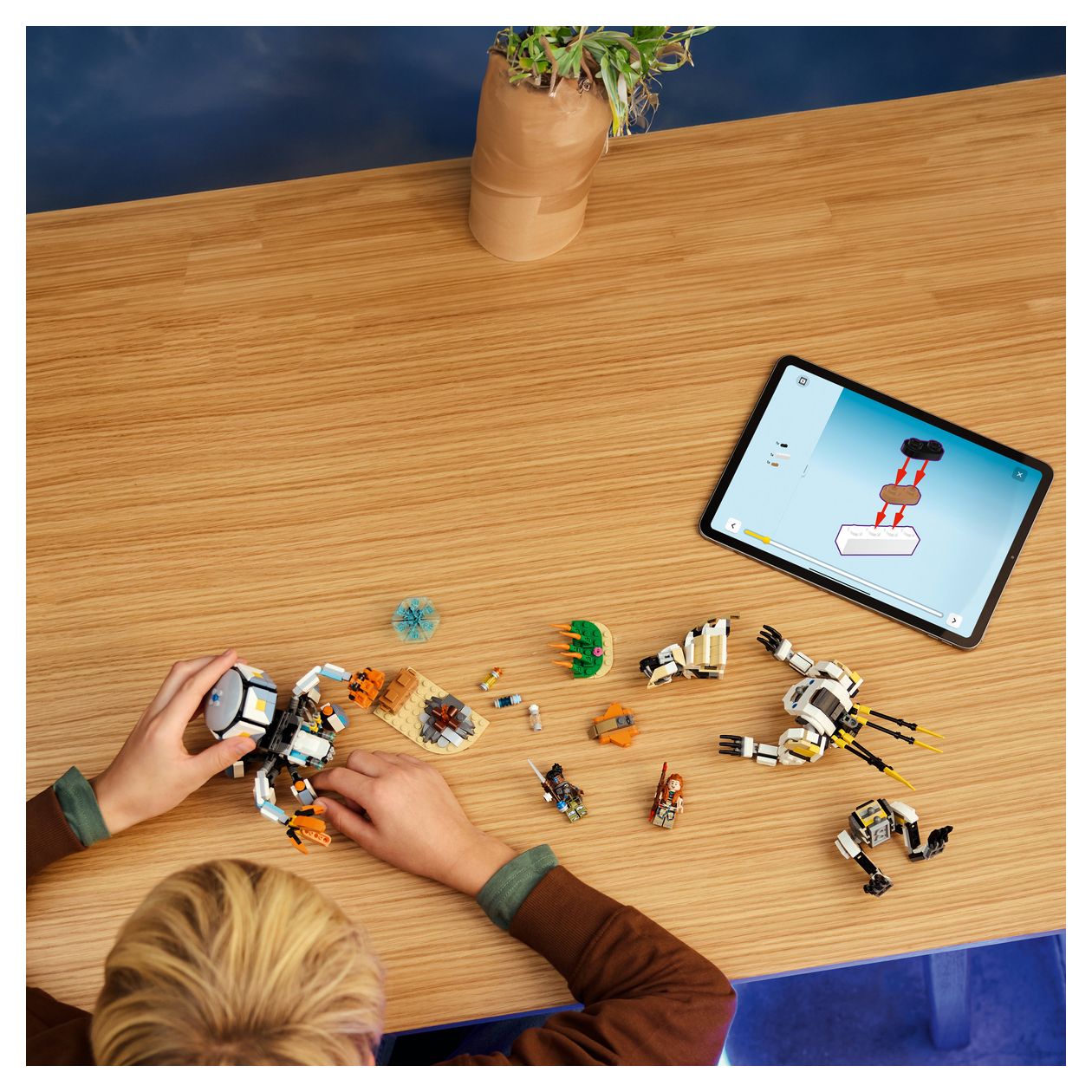 Aloy und Varl vs. Panzerwanderer und Sägezahn 