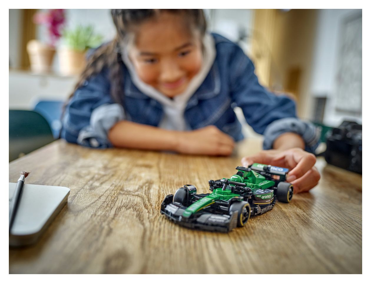 Aston Martin Aramco F1® AMR24 Rennauto 