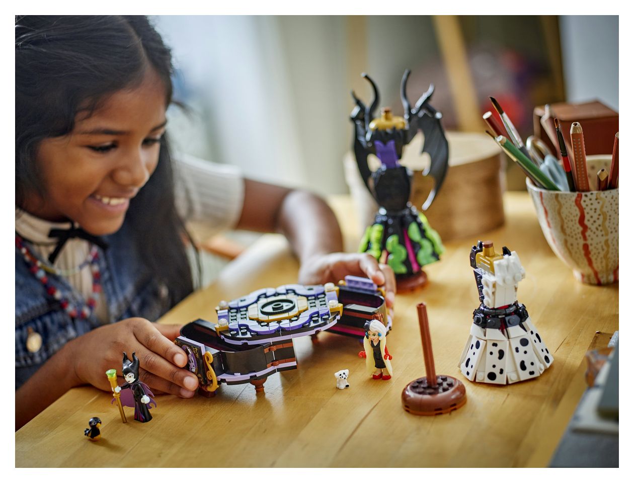 Die Kleider von Malefiz und Cruella De Vil 