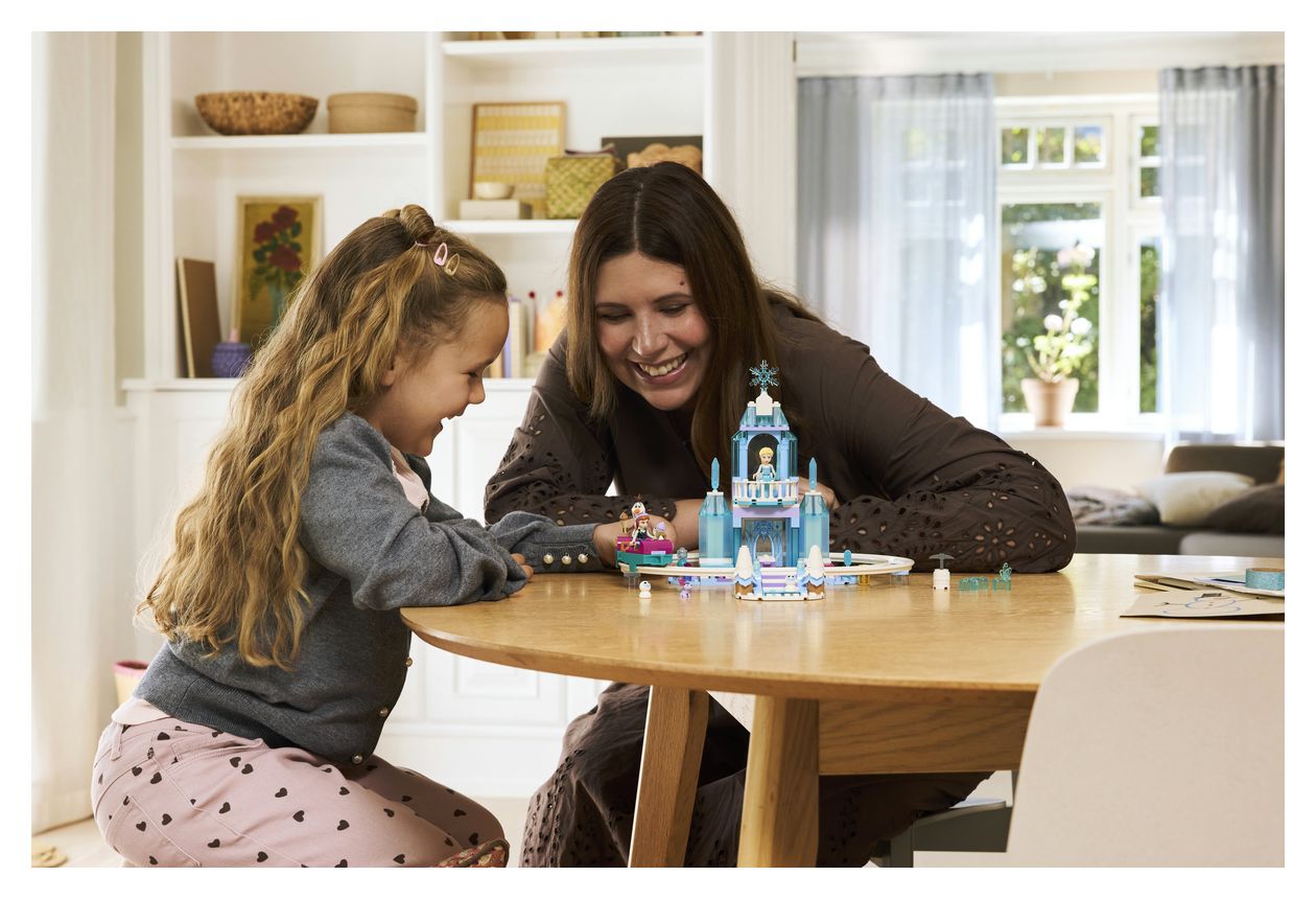 Elsas Schlittenfahrt um den Eispalast 