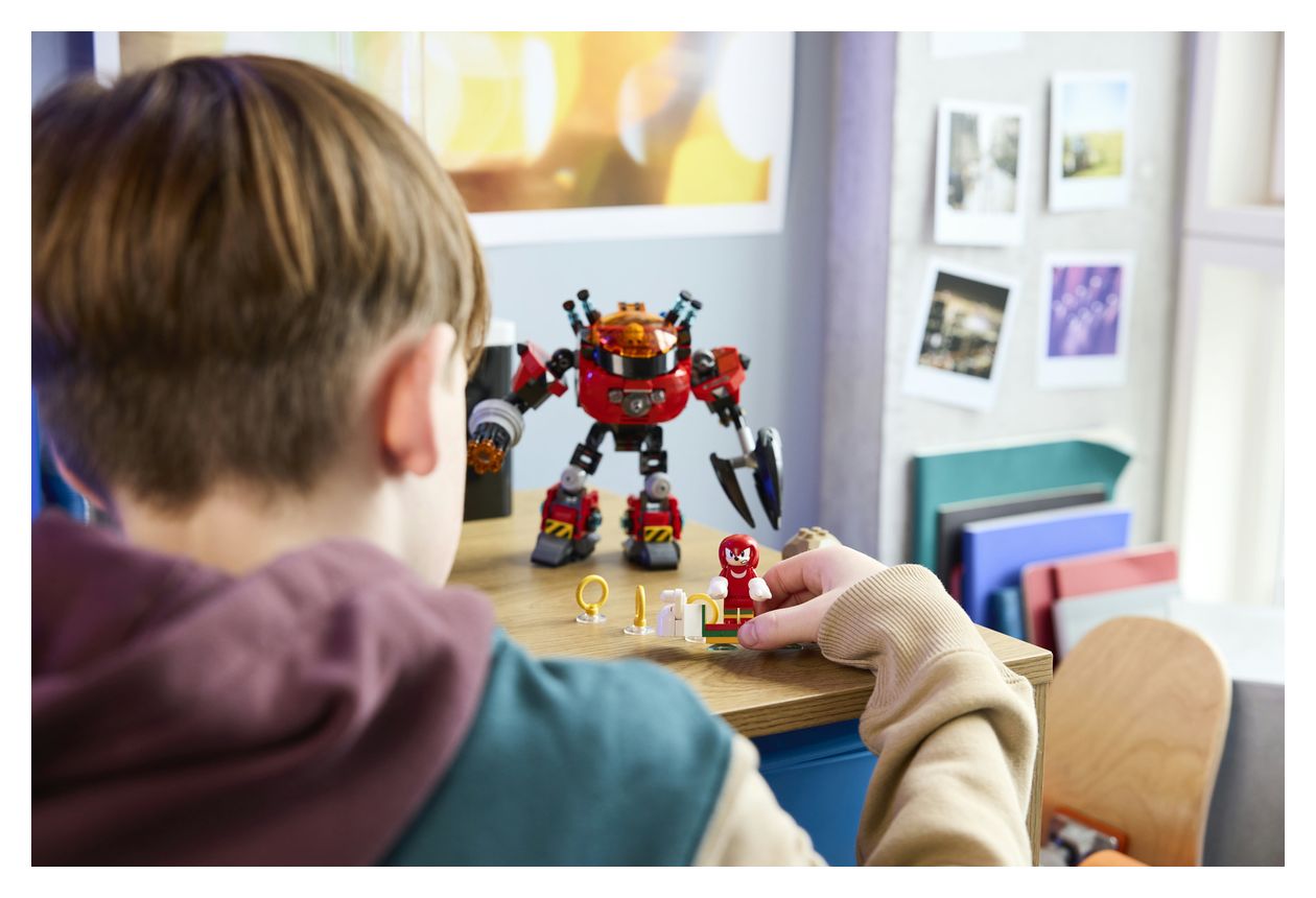 Knuckles vs. Dr. Eggmans Egg Crusher Mech 