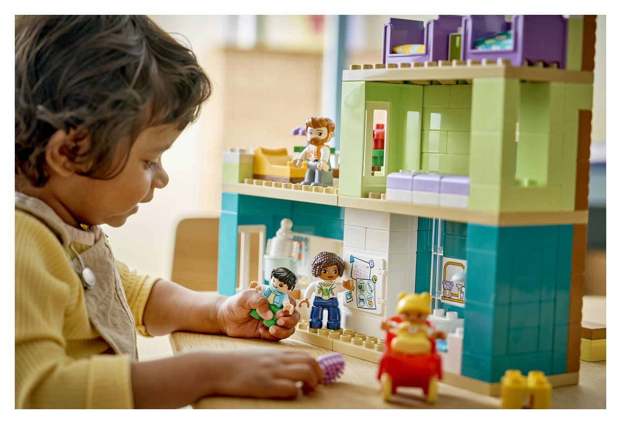 Modernes Familienhaus mit Figuren – 3-in-1-Set 