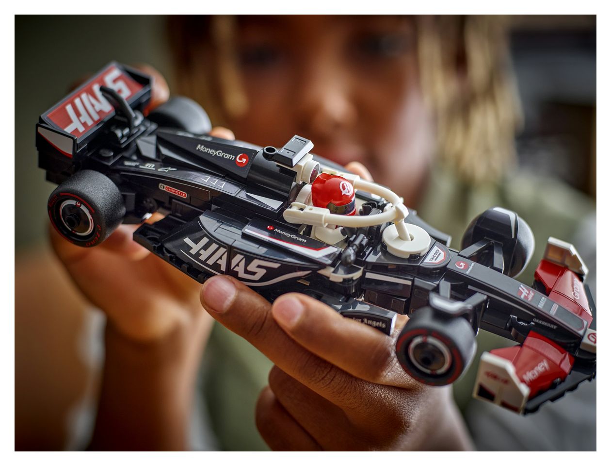 MoneyGram Haas F1® Team VF-24 Rennauto 