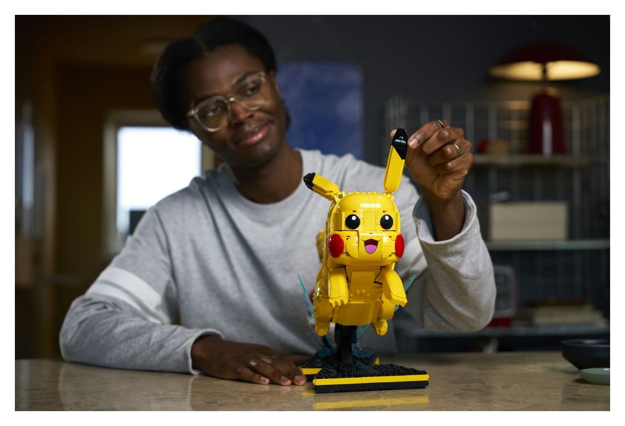 Pokemon Pikachu und Pokeball Bauset 2050 Teile  (Mehrfarbig) 